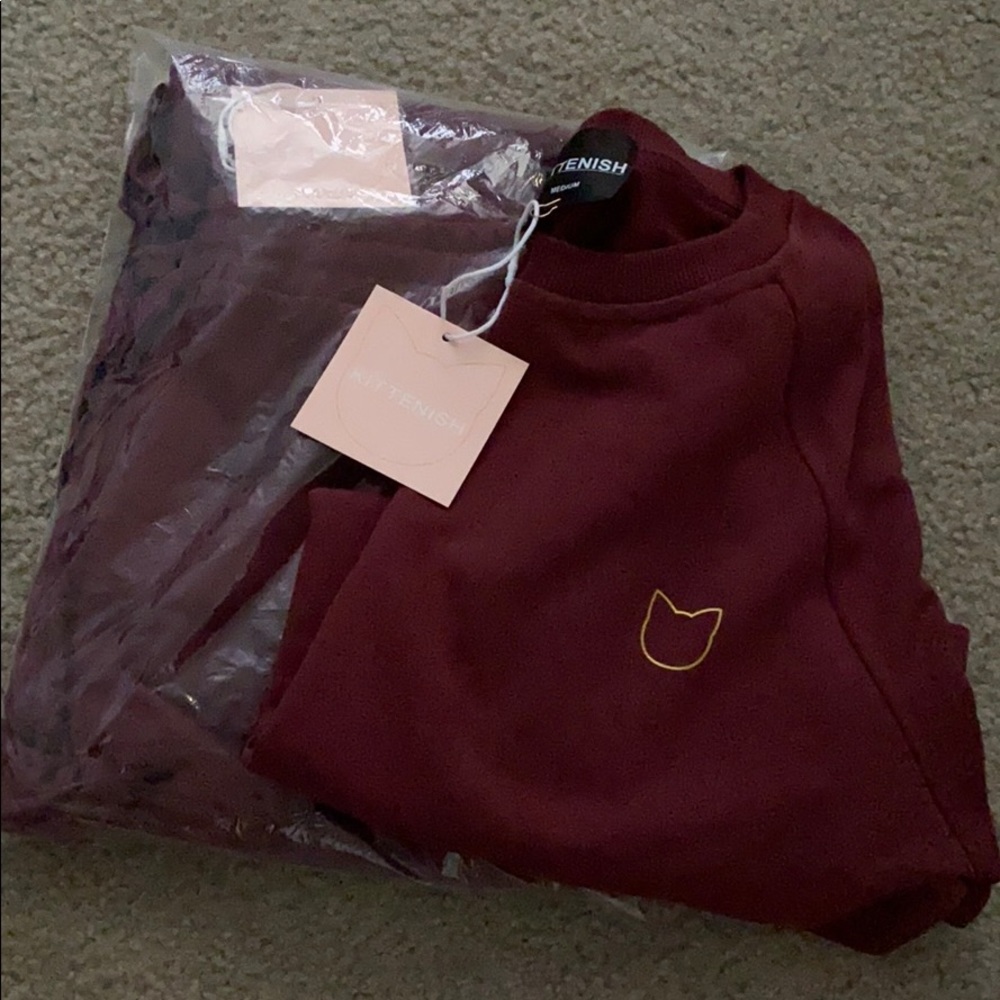 Kittenish Jetsetter Burgundy Logo Set